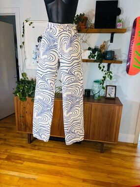 Zara Lilac & White Swirl Print Wide-Leg Jeans – Size 0 / 25.5 Waist